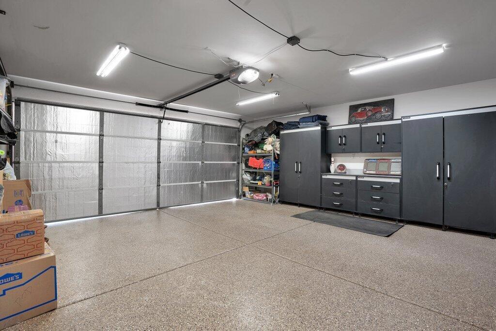 https://media.crmls.org/mediaz/c47b4dd5-626b-40d3-b997-e0576e33f178.jpg?preset=X-Large