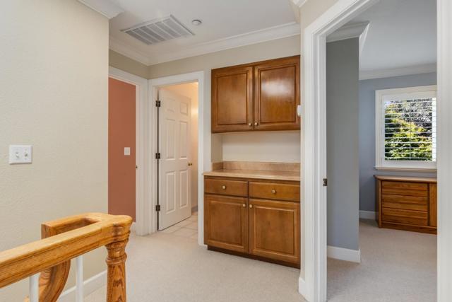 992 Lakeview Way, Redwood City CA: https://media.crmls.org/mediaz/c47b85b4-e932-4814-b853-36aee7f03266.jpg