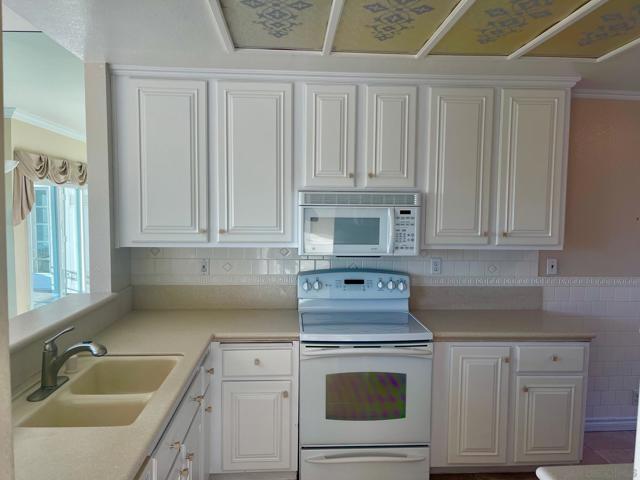 1680 Via Ocioso, San Marcos CA: https://media.crmls.org/mediaz/c47bdbb0-a410-405f-9e8e-65530b6e2292.jpg