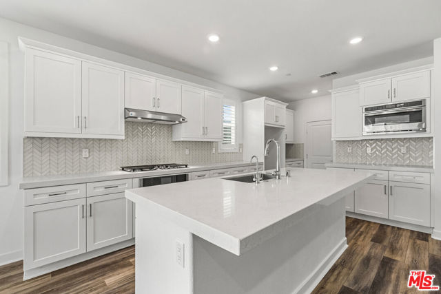 12329 Primrose Avenue, Whittier CA: https://media.crmls.org/mediaz/c47c20c1-f1af-4c74-9609-aeaa49e904a2.jpg