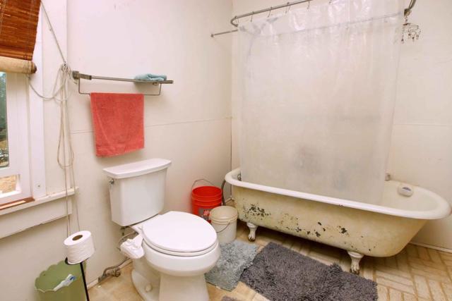 46 Valley View Road, Watsonville CA: https://media.crmls.org/mediaz/c47cf4ef-d733-4944-a41f-169de389825a.jpg