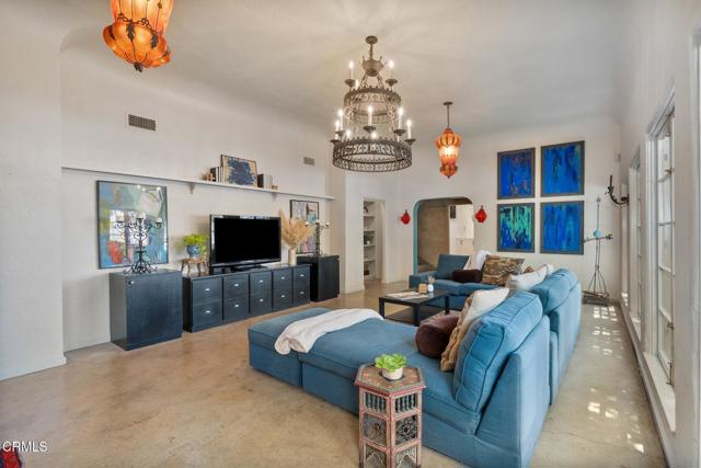 Detail Gallery Image 11 of 64 For 2707 Hermosita Dr, Glendale,  CA 91208 - 3 Beds | 3/1 Baths