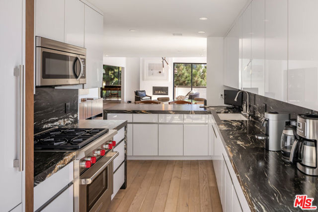1033 Carol Drive, West Hollywood CA: https://media.crmls.org/mediaz/c47d923a-1022-46c5-b75d-3683bdf0e74e.jpg
