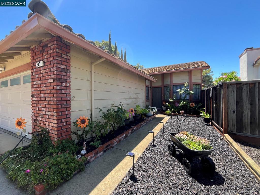 2837 Morro Dr