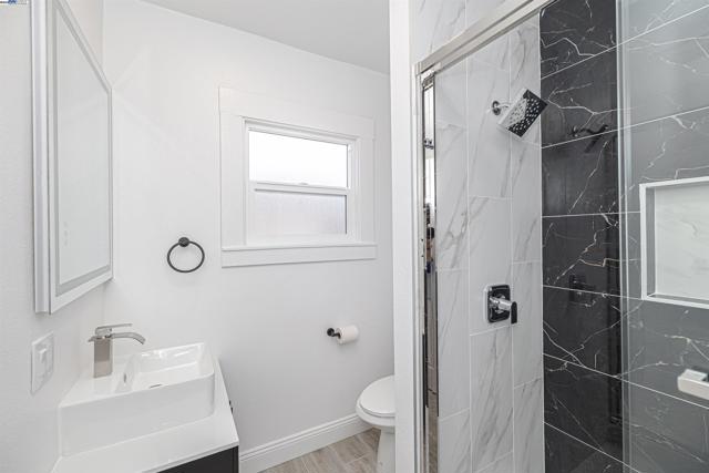 4015 SAN JUAN ST, Oakland CA: https://media.crmls.org/mediaz/c47e1d50-d40b-4e1f-abfb-377345896c9d.jpg