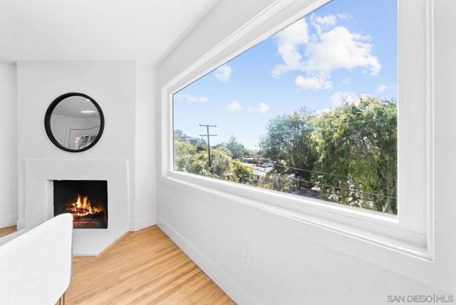 198 Croydon Ln, El Cajon CA: https://media.crmls.org/mediaz/c47e78bd-bd7e-4b08-abf2-11bf8d44cc87.jpg