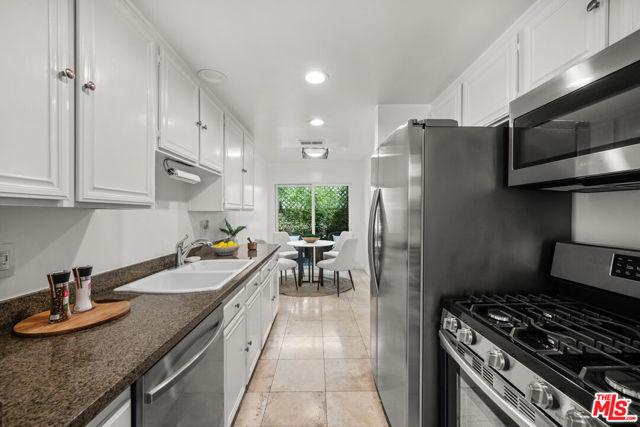 1700 Palisades Drive, Pacific Palisades CA: https://media.crmls.org/mediaz/c47ed384-4037-40d3-a64e-19067843fbd8.jpg