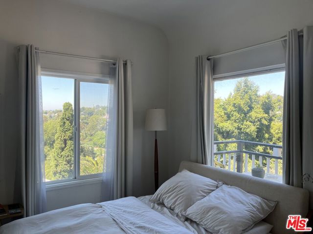 2225 1/2 Lake Shore Avenue, Los Angeles CA: https://media.crmls.org/mediaz/c47f086f-21d7-4675-a261-fa77c34016ef.jpg