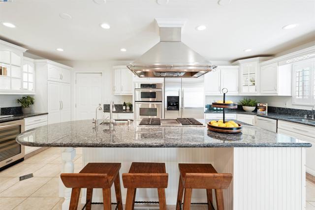 3211 Harvey Ct, Pleasanton CA: https://media.crmls.org/mediaz/c47f1348-0e20-4a03-b4e6-45eacf198243.jpg
