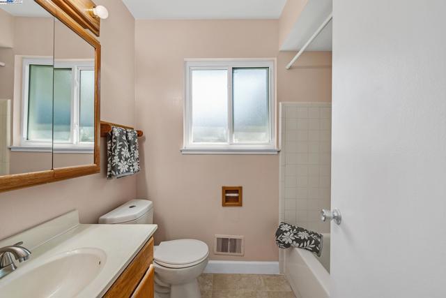844 Wall St, Livermore CA: https://media.crmls.org/mediaz/c47fc670-4c43-4706-abb1-f6b2d69b3f74.jpg