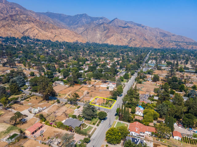 1215 E Mendocino Street, Altadena CA: https://media.crmls.org/mediaz/c47fc8ab-a065-4d15-865e-3f1bbe369a45.jpg