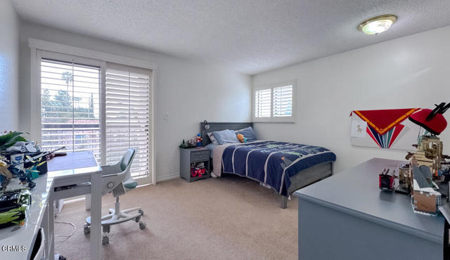 Detail Gallery Image 9 of 20 For 1745 Holly Dr #301,  Glendale,  CA 91206 - 3 Beds | 2 Baths
