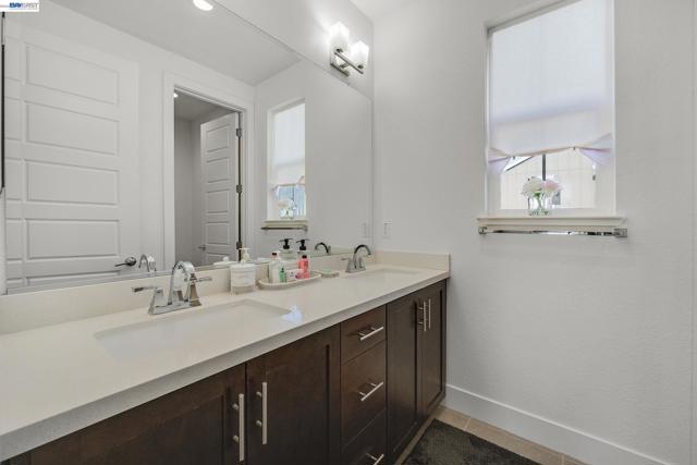 Image 19 of 41 For 7228 Carneros Ln