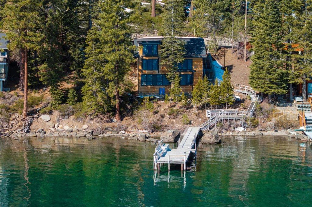 3870 N Lake Boulevard