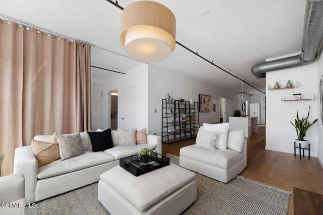 4115 Glencoe Avenue, Marina del Rey CA: https://media.crmls.org/mediaz/c480bc6d-e8a5-4279-b1a7-108ec3cb4318.jpg