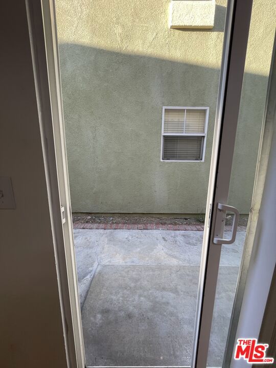 121 Cancion Way, Los Angeles CA: https://media.crmls.org/mediaz/c480c02d-0cfb-4a87-9972-700917013eae.jpg