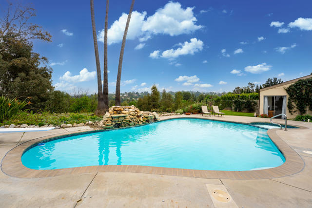 5324 Felice Place, Woodland Hills CA: https://media.crmls.org/mediaz/c4810316-be2a-4251-95cb-4ecc2419aedf.jpg