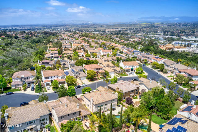 4566 Bluewood Court, Moorpark CA: https://media.crmls.org/mediaz/c4812d20-fe2b-419c-95ea-763f884eeb11.jpg