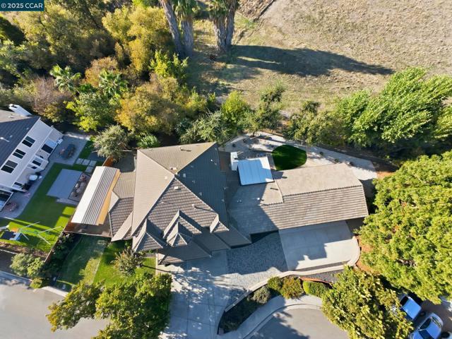 1975 Holly Creek Pl, Concord CA: https://media.crmls.org/mediaz/c4816730-9aa0-4ab4-854c-ad31ca7d2d38.jpg