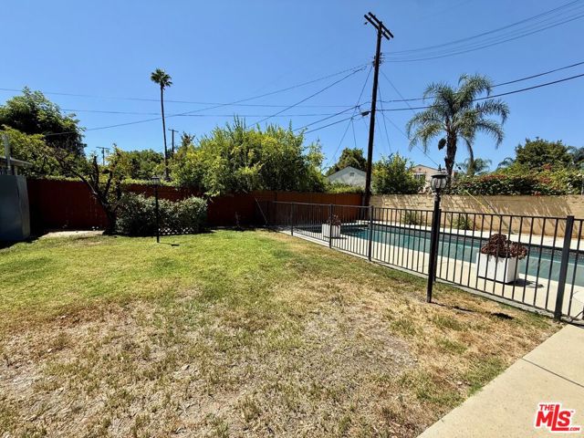 5379 Yolanda Avenue, Tarzana CA: https://media.crmls.org/mediaz/c48192e5-1e45-4b1c-b2fe-76b3f688a023.jpg