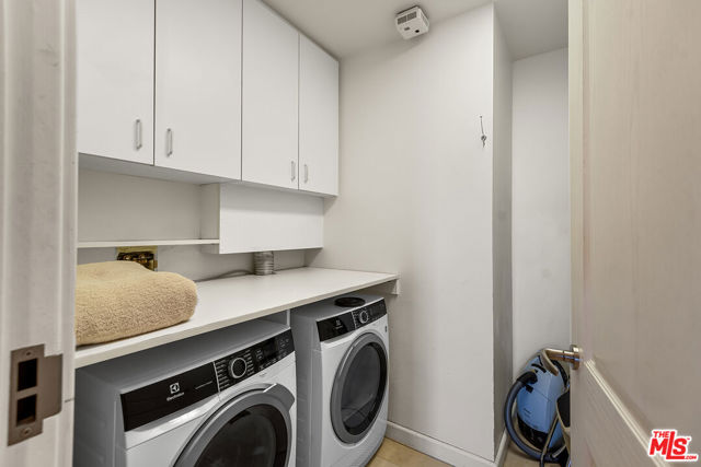 10490 Wilshire Boulevard, Los Angeles CA: https://media.crmls.org/mediaz/c482388a-dfb5-453a-b6a9-b2f6497810b8.jpg