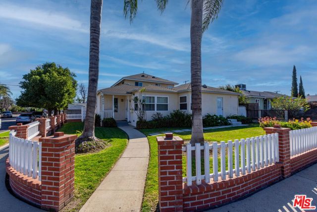 17900 Vanowen Street, Reseda CA: https://media.crmls.org/mediaz/c4826dae-c929-4c85-ab5d-0eecfd34c217.jpg