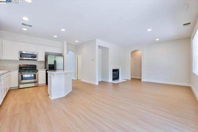 5615 Applegate Way, Dublin CA: https://media.crmls.org/mediaz/c4827ada-0dd2-4f4c-a40a-9033f52b0394.jpg