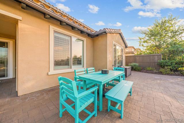 542 Adobe Estates Dr, Vista CA: https://media.crmls.org/mediaz/c482c3a5-83cc-4f17-b24f-40467f8da69b.jpg