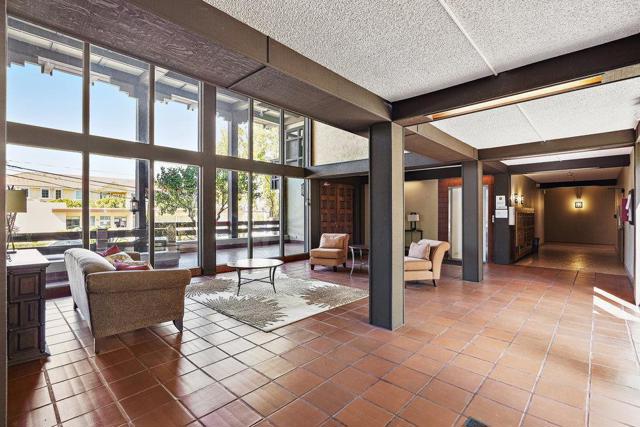 35 28th Avenue, San Mateo CA: https://media.crmls.org/mediaz/c482d15d-f1e8-4f14-81f0-f2d8c054511a.jpg