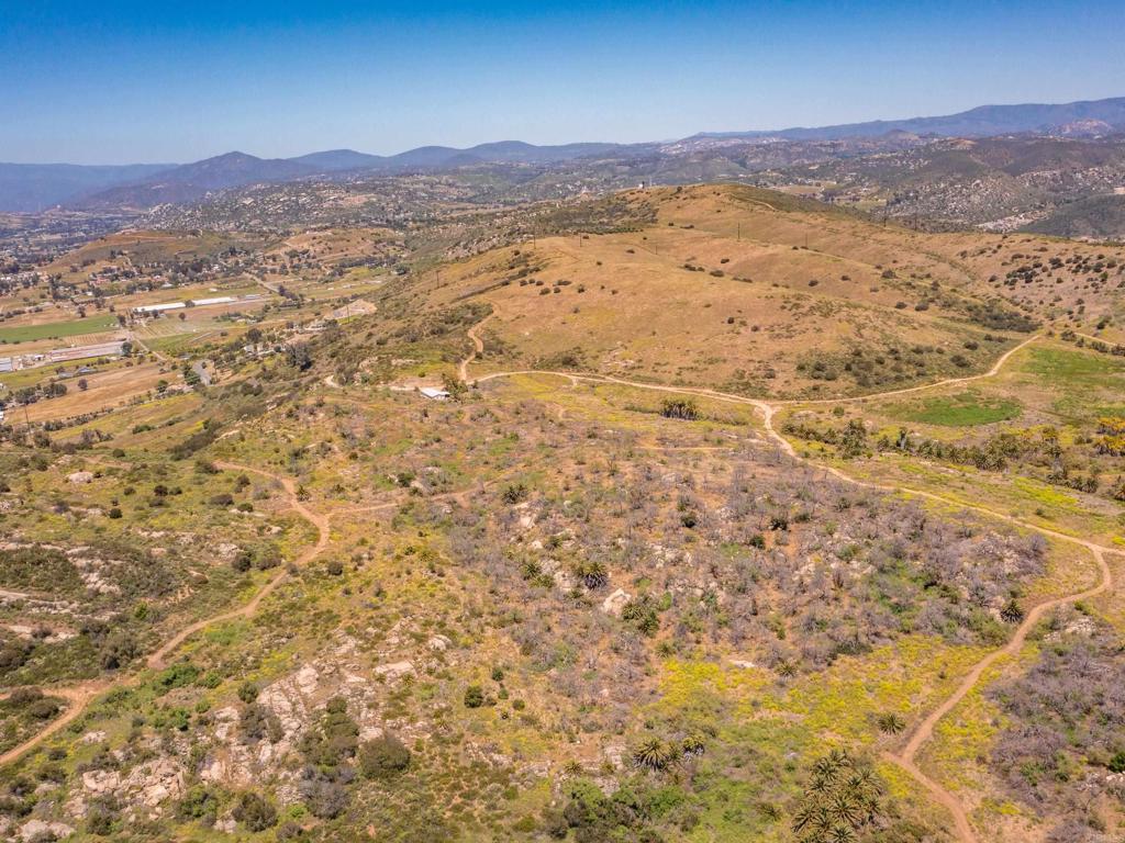 https://media.crmls.org/mediaz/c48312d9-0154-4887-94ae-499ed6c02c75.jpg?preset=X-Large