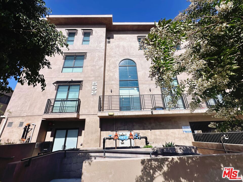 552 N Hobart Boulevard #208