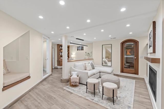 739 Oak View Way, Redwood City CA: https://media.crmls.org/mediaz/c483ad03-fec9-497a-9c84-926a411c25cf.jpg