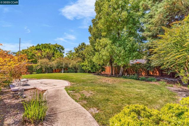 2032 Vanderslice Ave, Walnut Creek CA: https://media.crmls.org/mediaz/c48459df-12f0-44f1-a724-4f5f6a464f75.jpg