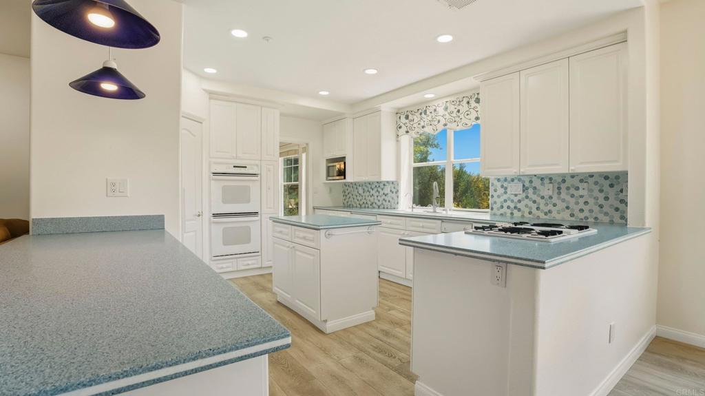 https://media.crmls.org/mediaz/c484b40e-b5fe-4562-8ab2-fc04d4d767f7.jpg?preset=X-Large