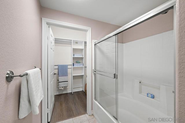 4165 Executive Dr, La Jolla CA: https://media.crmls.org/mediaz/c484b5c1-2113-4079-a369-cce2daab87e3.jpg