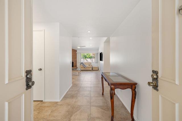 2050 Silver Oak Way, Hemet CA: https://media.crmls.org/mediaz/c484d571-e684-4bf2-b0b5-342264732bb5.jpg