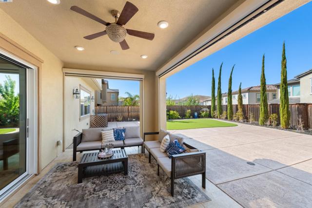 7152 Aubrey Way, Dublin CA: https://media.crmls.org/mediaz/c4852116-d01b-4d95-ae4d-ff8f9e7fcf50.jpg