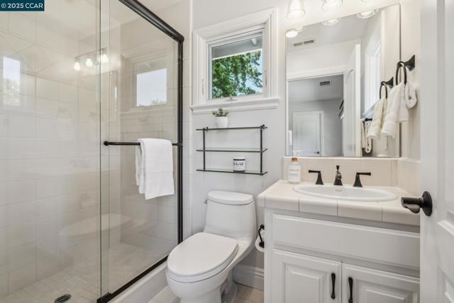 10 Candlelight Lane, Lafayette CA: https://media.crmls.org/mediaz/c4859625-f22c-4ac1-bdbf-9344a0205a6e.jpg