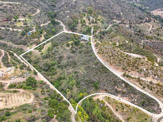 10071 Gomez Creek Road, Fallbrook CA: https://media.crmls.org/mediaz/c485abb1-a9cb-44b1-869b-f8686f9364fb.jpg