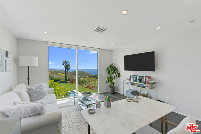 27450 Calicut Road, Malibu CA: https://media.crmls.org/mediaz/c485bb3d-9dce-408d-893e-bae180e035c1.jpg