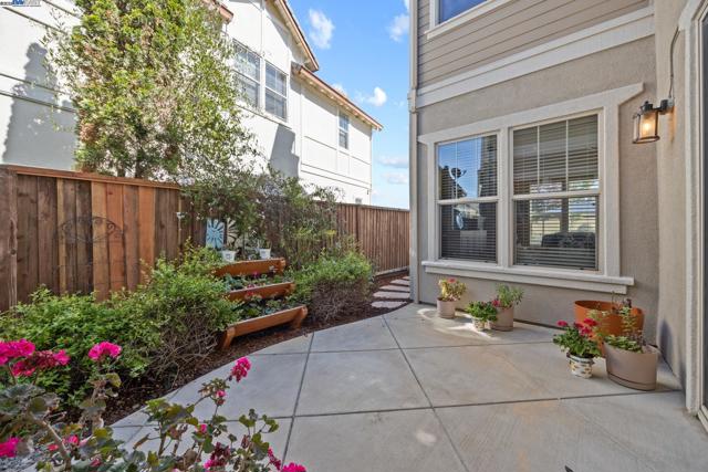 9779 Reimers Way, Dublin CA: https://media.crmls.org/mediaz/c485e588-c35c-425e-aa28-a89bf72d5a54.jpg