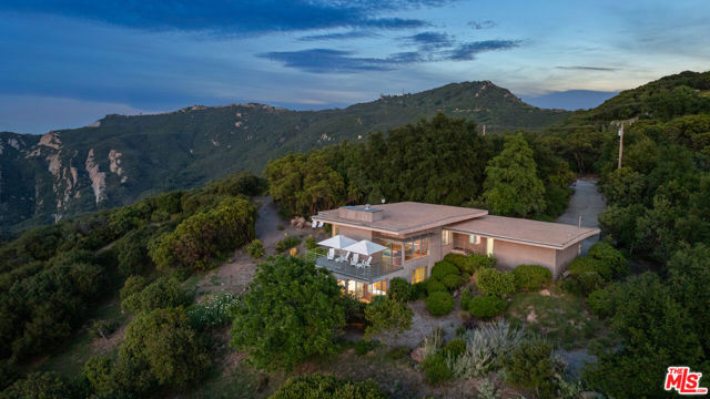 475 Stunt Road, Calabasas CA: https://media.crmls.org/mediaz/c486103f-3ce2-44b6-ad66-df0503083a45.jpg