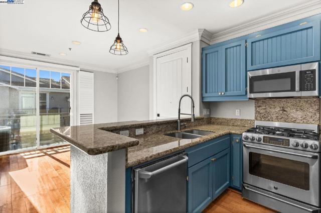 3404 Fostoria Way, Danville CA: https://media.crmls.org/mediaz/c4875ffb-817a-47f3-8204-d4f3a14fc742.jpg