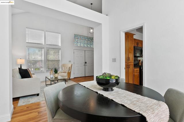 20 Goldmeadow Ct, Brentwood CA: https://media.crmls.org/mediaz/c488436c-9dd5-4007-b1f3-9b40b5731747.jpg
