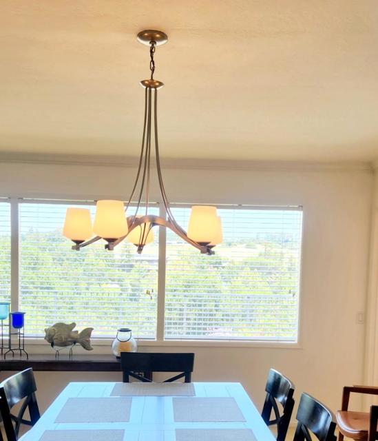 287 Portola Road, Portola Valley CA: https://media.crmls.org/mediaz/c4885bb6-03a2-4a9a-8f78-7d955aef51fa.jpg