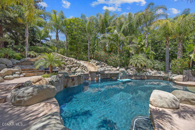 421 Whitegate Road, Thousand Oaks CA: https://media.crmls.org/mediaz/c4885f77-c3f6-4649-8fbf-9965bd2b016c.jpg