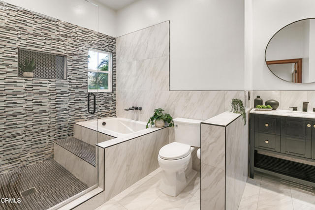 10240 Principe Place, Santa Rosa CA: https://media.crmls.org/mediaz/c488bbec-acb8-4620-a9b8-0d61e755195a.jpg