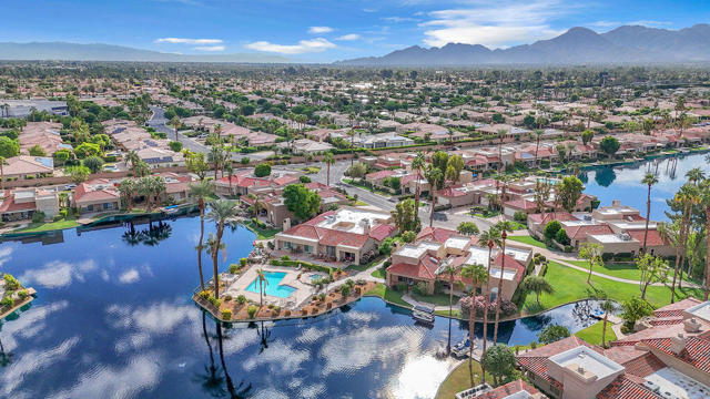 165 Lake Shore Drive, Rancho Mirage CA: https://media.crmls.org/mediaz/c488d227-1313-4bcb-b572-4a9e0ea7d86b.jpg