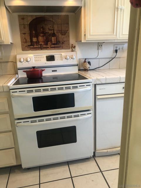6645 Caminito Scioto, La Jolla CA: https://media.crmls.org/mediaz/c488dfdd-f33f-43d2-8934-2bfa34f00e33.jpg
