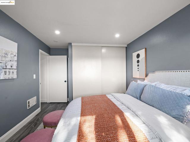 2106 Otis Dr, Alameda CA: https://media.crmls.org/mediaz/c488e203-ed18-45b3-89b7-1697e9ef4f95.jpg